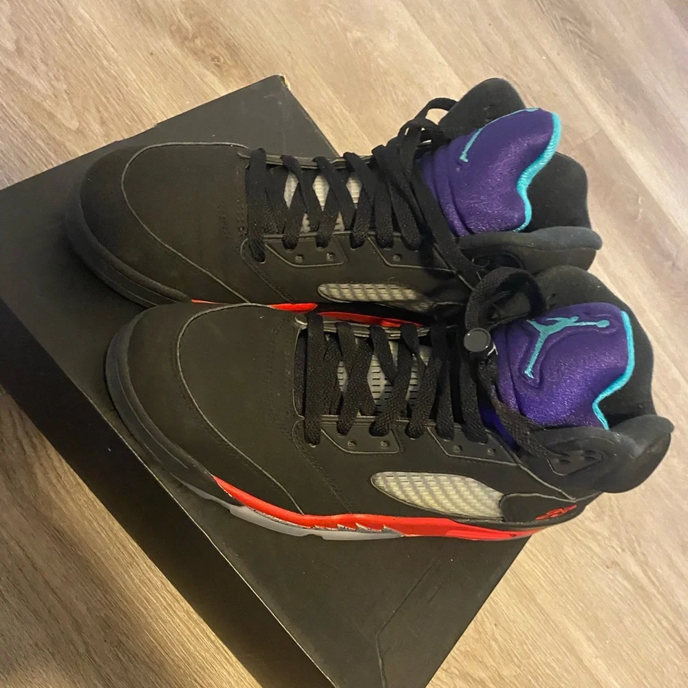 Size 10.5 - Picture 2 of 2